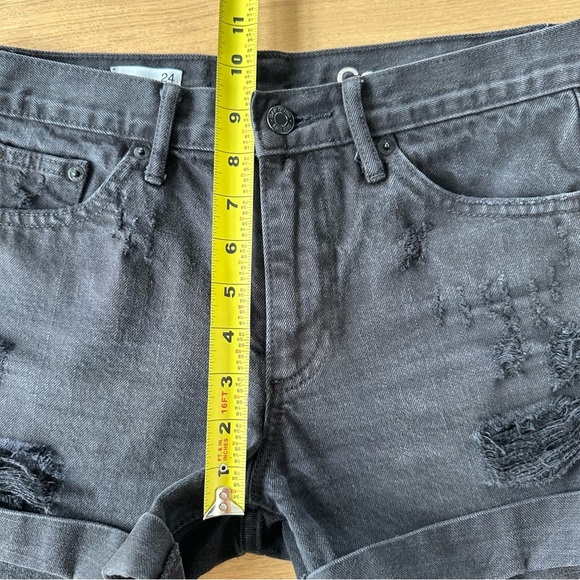 GAP 1969 Sexy Boyfriend Shorts Roll Up Hem Sz 24 Black Distressed 100% Cotton - Picture 8 of 10